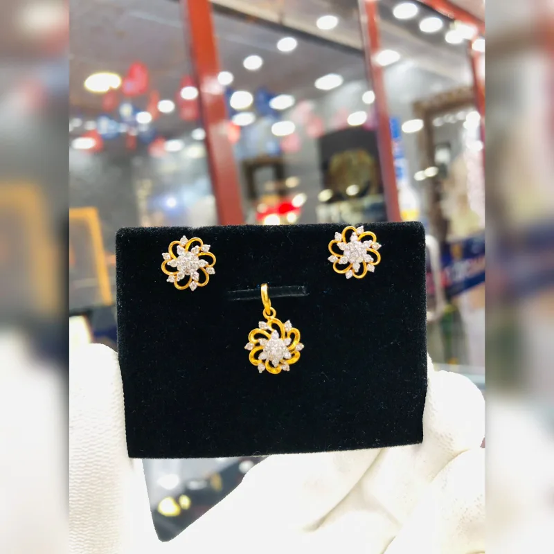DIAMOND LOCKET SET