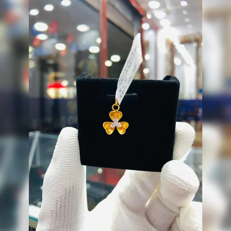 DIAMOND LOCKET