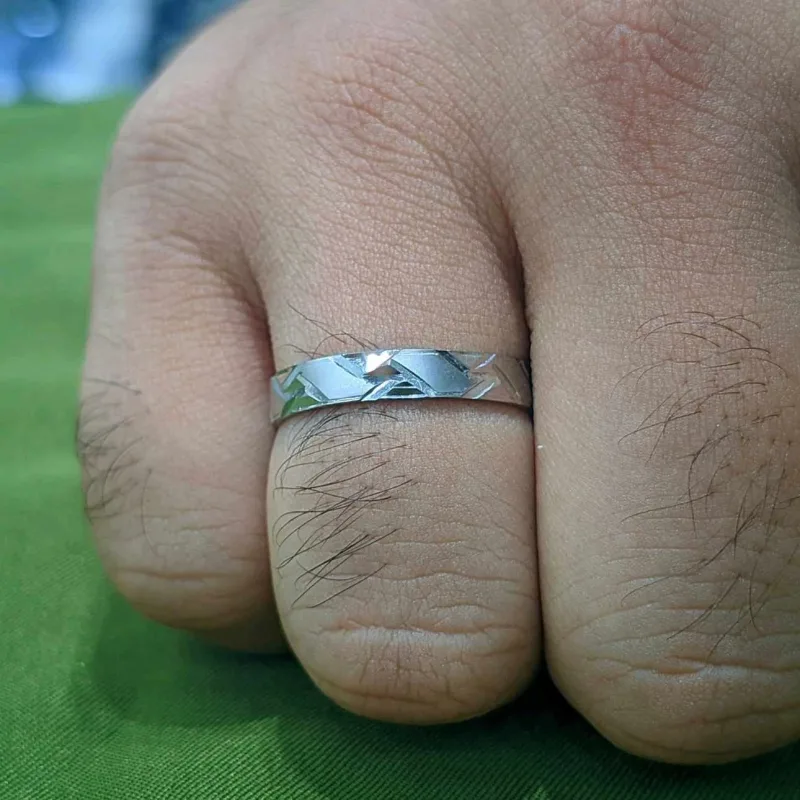 PLANTINUM RING