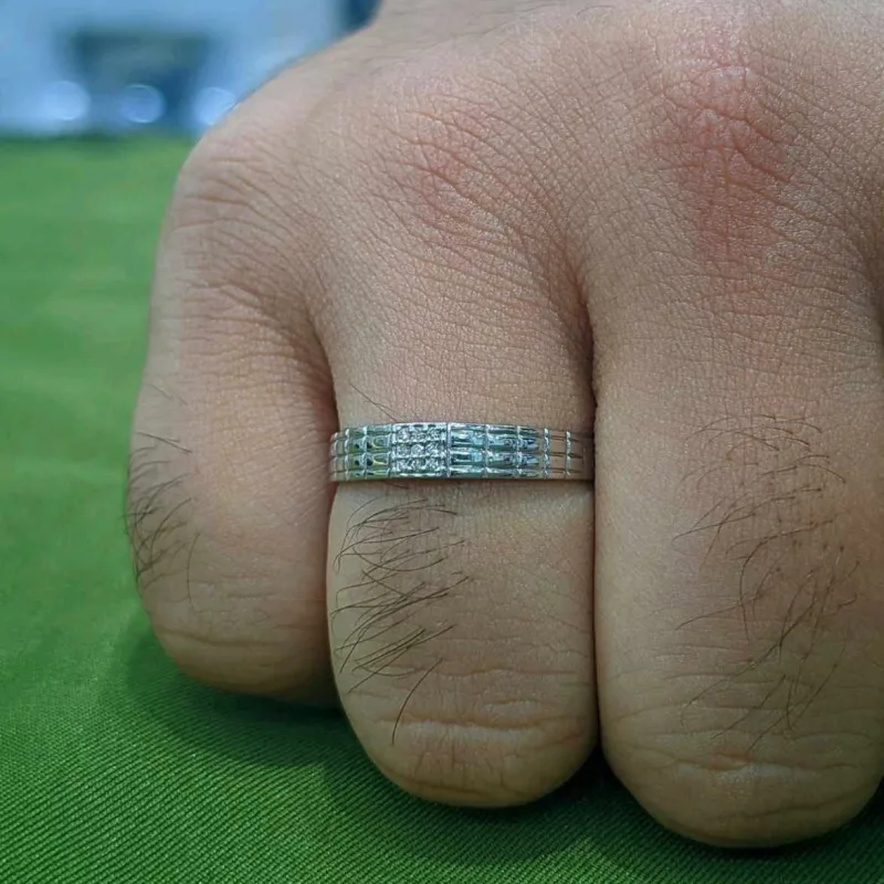 PLANTINUM RING