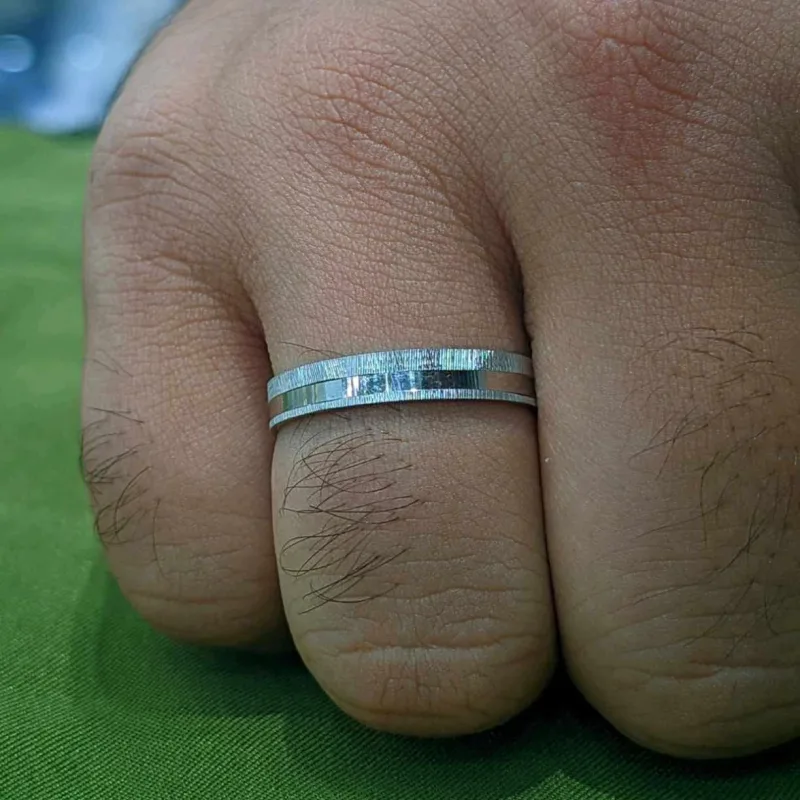 PLANTINUM RING