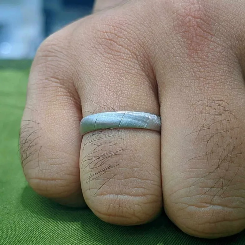 PLANTINUM RING